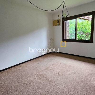 Casa de Condomínio com 190m², 4 quartos (sendo 1 suíte), 4 garagens, no bairro Carvoeira em Florianópolis
