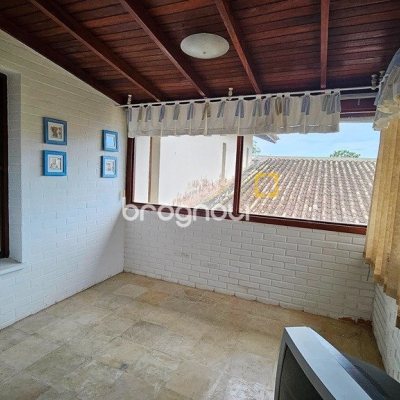 Casa de Condomínio com 190m², 4 quartos (sendo 1 suíte), 4 garagens, no bairro Carvoeira em Florianópolis