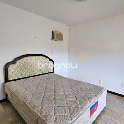 Casa de Condomínio com 190m², 4 quartos (sendo 1 suíte), 4 garagens, no bairro Carvoeira em Florianópolis