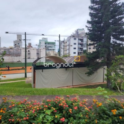 Casa de Condomínio com 190m², 4 quartos (sendo 1 suíte), 4 garagens, no bairro Carvoeira em Florianópolis