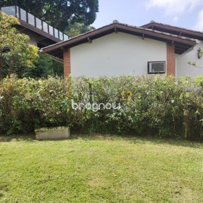 Casa de Condomínio com 190m², 4 quartos (sendo 1 suíte), 4 garagens, no bairro Carvoeira em Florianópolis