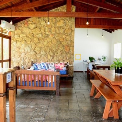 Casa com 158m², 3 quartos (sendo 1 suíte), no bairro Lagoa da Conceição em Florianópolis