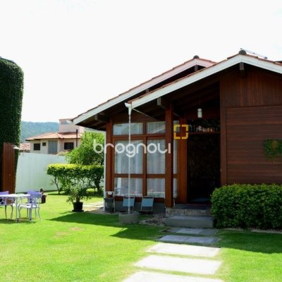 Casa com 158m², 3 quartos (sendo 1 suíte), no bairro Lagoa da Conceição em Florianópolis
