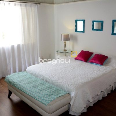 Casa com 158m², 3 quartos (sendo 1 suíte), no bairro Lagoa da Conceição em Florianópolis