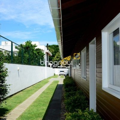 Casa com 158m², 3 quartos (sendo 1 suíte), no bairro Lagoa da Conceição em Florianópolis