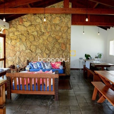 Casa com 158m², 3 quartos (sendo 1 suíte), no bairro Lagoa da Conceição em Florianópolis