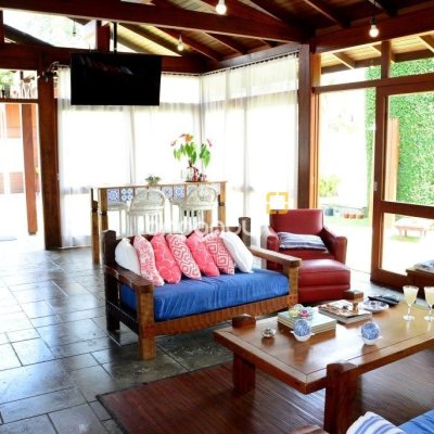 Casa com 158m², 3 quartos (sendo 1 suíte), no bairro Lagoa da Conceição em Florianópolis