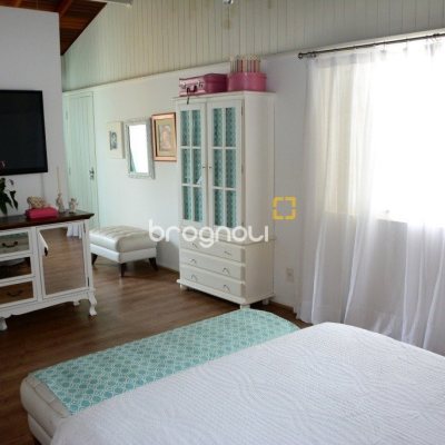 Casa com 158m², 3 quartos (sendo 1 suíte), no bairro Lagoa da Conceição em Florianópolis