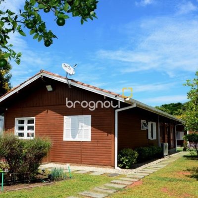 Casa com 158m², 3 quartos (sendo 1 suíte), no bairro Lagoa da Conceição em Florianópolis