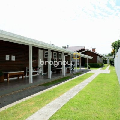 Casa com 158m², 3 quartos (sendo 1 suíte), no bairro Lagoa da Conceição em Florianópolis