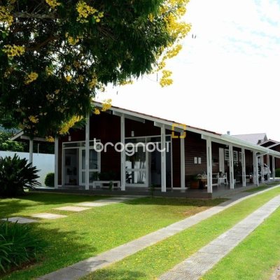 Casa com 158m², 3 quartos (sendo 1 suíte), no bairro Lagoa da Conceição em Florianópolis