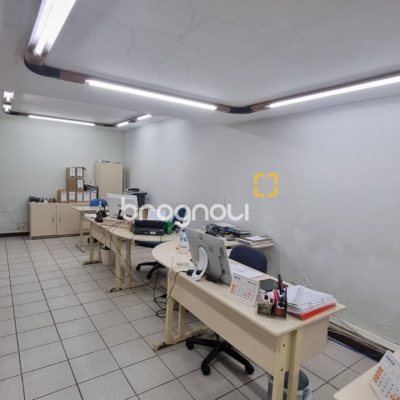 Prédio com 361m², 6 garagens, no bairro Centro em Florianópolis