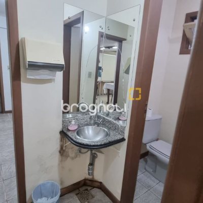 Prédio com 361m², 6 garagens, no bairro Centro em Florianópolis