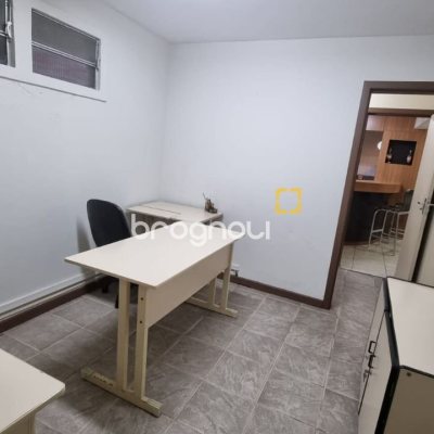 Prédio com 361m², 6 garagens, no bairro Centro em Florianópolis