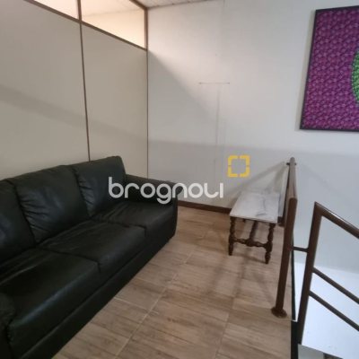 Prédio com 361m², 6 garagens, no bairro Centro em Florianópolis