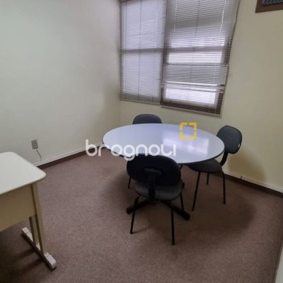Prédio com 361m², 6 garagens, no bairro Centro em Florianópolis