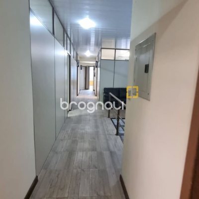 Prédio com 361m², 6 garagens, no bairro Centro em Florianópolis
