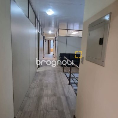 Prédio com 361m², 6 garagens, no bairro Centro em Florianópolis