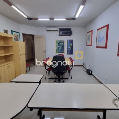 Prédio com 361m², 6 garagens, no bairro Centro em Florianópolis