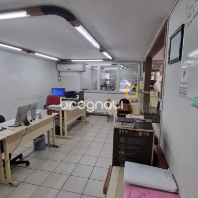 Prédio com 361m², 6 garagens, no bairro Centro em Florianópolis