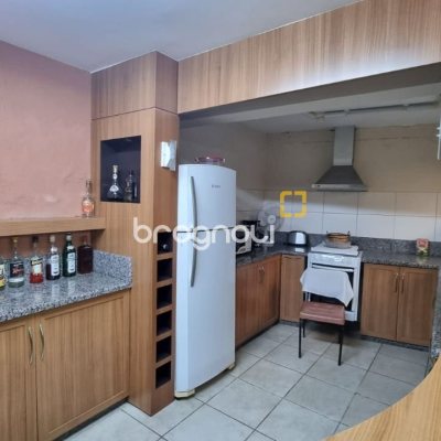 Prédio com 361m², 6 garagens, no bairro Centro em Florianópolis