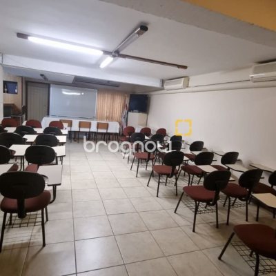 Prédio com 361m², 6 garagens, no bairro Centro em Florianópolis