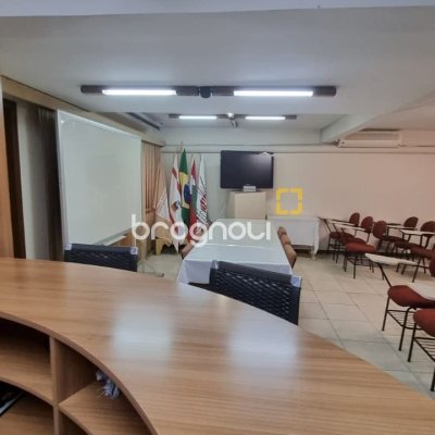 Prédio com 361m², 6 garagens, no bairro Centro em Florianópolis