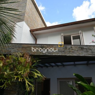 Casa de Condomínio com 320m², 4 quartos (sendo 4 suítes), 4 garagens, no bairro Lagoa da Conceição em Florianópolis