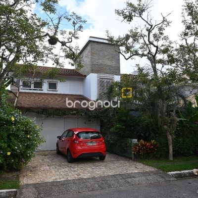 Casa de Condomínio com 320m², 4 quartos (sendo 4 suítes), 4 garagens, no bairro Lagoa da Conceição em Florianópolis