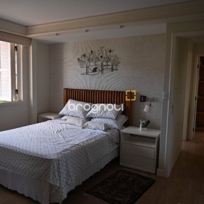 Casa de Condomínio com 320m², 4 quartos (sendo 4 suítes), 4 garagens, no bairro Lagoa da Conceição em Florianópolis