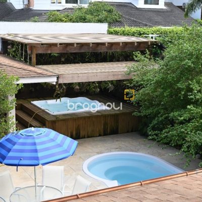 Casa de Condomínio com 320m², 4 quartos (sendo 4 suítes), 4 garagens, no bairro Lagoa da Conceição em Florianópolis