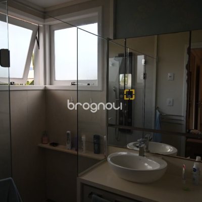 Casa de Condomínio com 320m², 4 quartos (sendo 4 suítes), 4 garagens, no bairro Lagoa da Conceição em Florianópolis