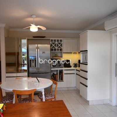 Casa de Condomínio com 320m², 4 quartos (sendo 4 suítes), 4 garagens, no bairro Lagoa da Conceição em Florianópolis
