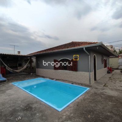 Casa com 100m², 3 quartos, 2 garagens, no bairro Areias em São José