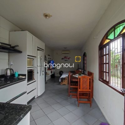 Casa com 100m², 3 quartos, 2 garagens, no bairro Areias em São José