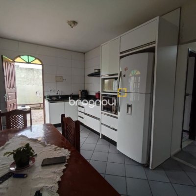 Casa com 100m², 3 quartos, 2 garagens, no bairro Areias em São José