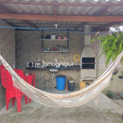 Casa com 100m², 3 quartos, 2 garagens, no bairro Areias em São José