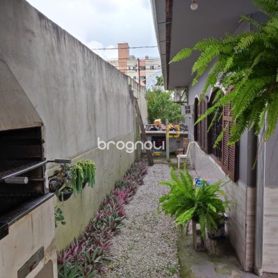 Casa com 100m², 3 quartos, 2 garagens, no bairro Areias em São José