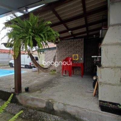 Casa com 100m², 3 quartos, 2 garagens, no bairro Areias em São José