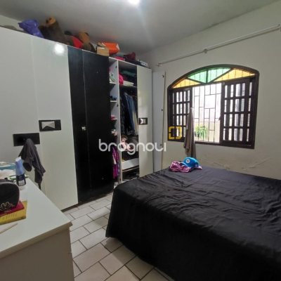 Casa com 100m², 3 quartos, 2 garagens, no bairro Areias em São José