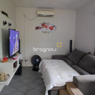 Casa com 100m², 3 quartos, 2 garagens, no bairro Areias em São José