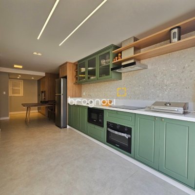 Casa com 120m², 3 quartos (sendo 2 suítes), 2 garagens, no bairro Areias em São José