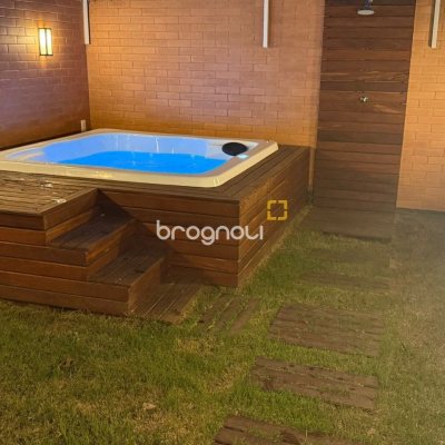 Casa com 120m², 3 quartos (sendo 2 suítes), 2 garagens, no bairro Areias em São José