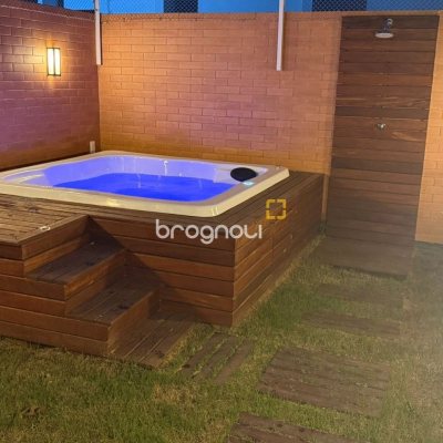 Casa com 120m², 3 quartos (sendo 2 suítes), 2 garagens, no bairro Areias em São José