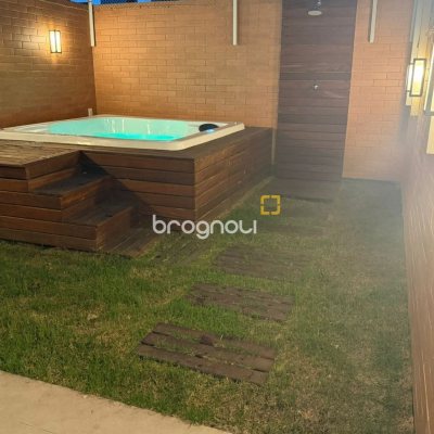 Casa com 120m², 3 quartos (sendo 2 suítes), 2 garagens, no bairro Areias em São José