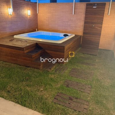 Casa com 120m², 3 quartos (sendo 2 suítes), 2 garagens, no bairro Areias em São José