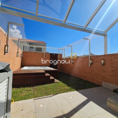 Casa com 120m², 3 quartos (sendo 2 suítes), 2 garagens, no bairro Areias em São José