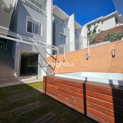 Casa com 120m², 3 quartos (sendo 2 suítes), 2 garagens, no bairro Areias em São José