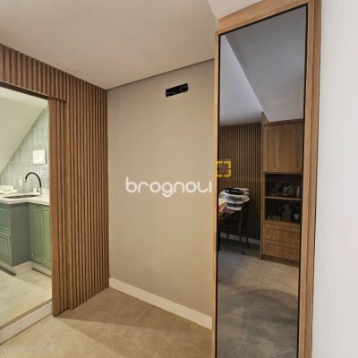Casa com 120m², 3 quartos (sendo 2 suítes), 2 garagens, no bairro Areias em São José