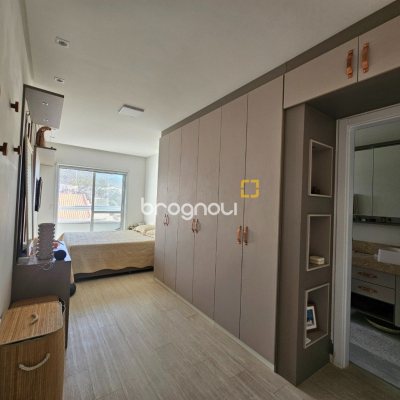 Casa com 120m², 3 quartos (sendo 2 suítes), 2 garagens, no bairro Areias em São José